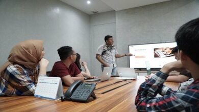 Pemimpin yang Relevan di Generasi Millennial | Business Business Strategy Online Course by Udemy